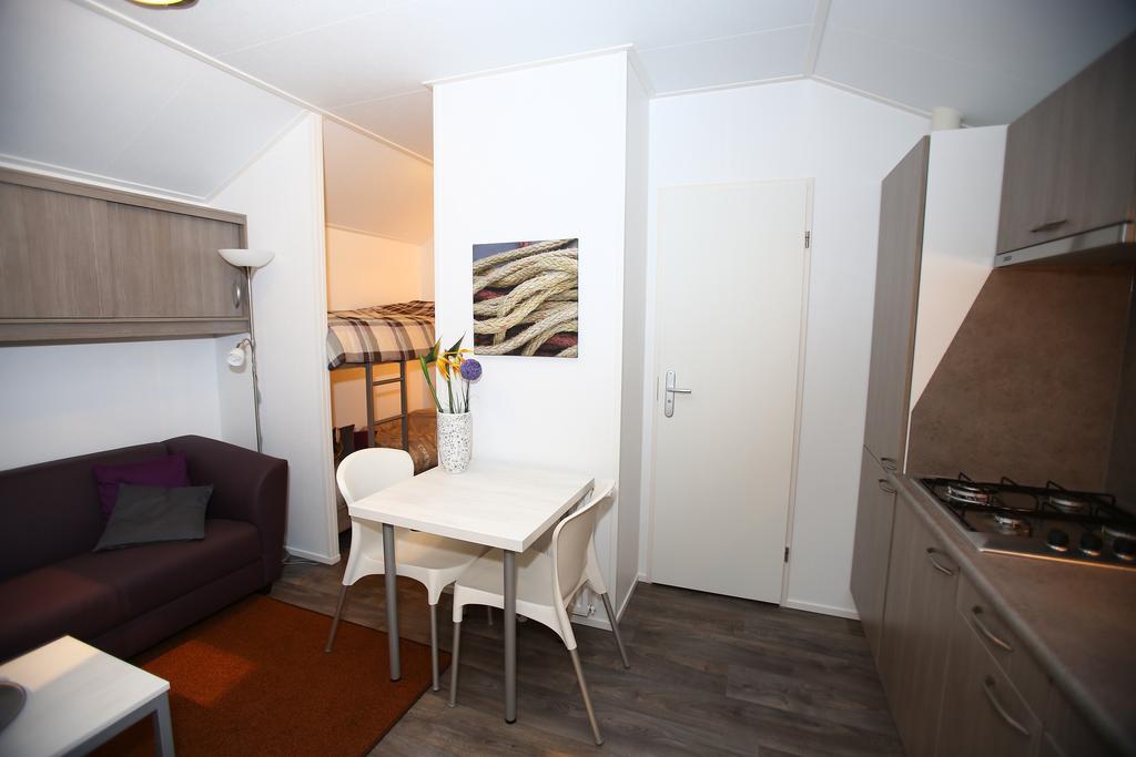 Campingpark De Bongerd Villa Tuitjenhorn Rum bild