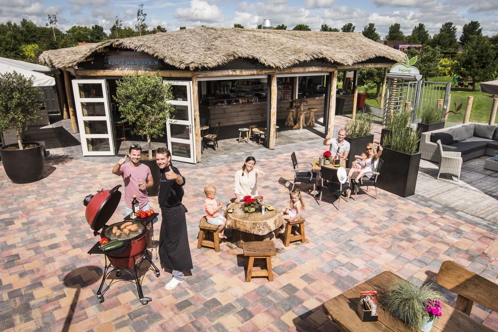 Campingpark De Bongerd Villa Tuitjenhorn Exteriör bild