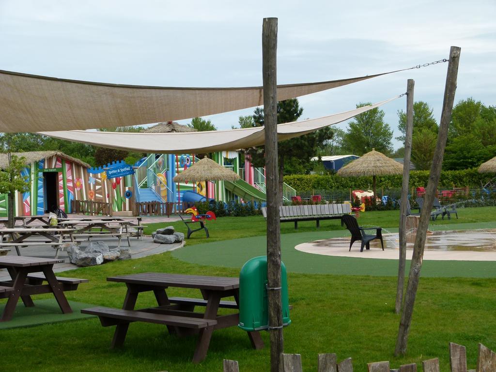 Campingpark De Bongerd Villa Tuitjenhorn Exteriör bild